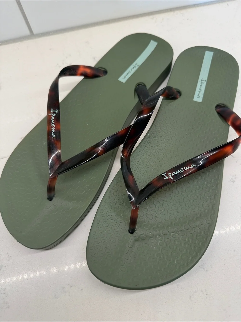 Ipanema Olive Green Flip Flops with Tortoiseshell Straps sz 10